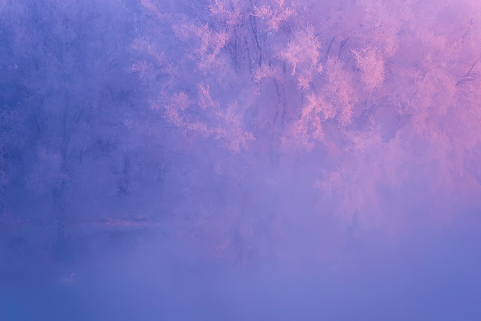 紫瀑帘风烟胧沙， 蓝辰半壁释天涯。 冰轮流转雕花岸， 半是仙风半是花(pic9)