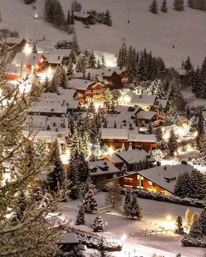 瑞士雪夜，仿佛童话世界一般，美呆了(图2)