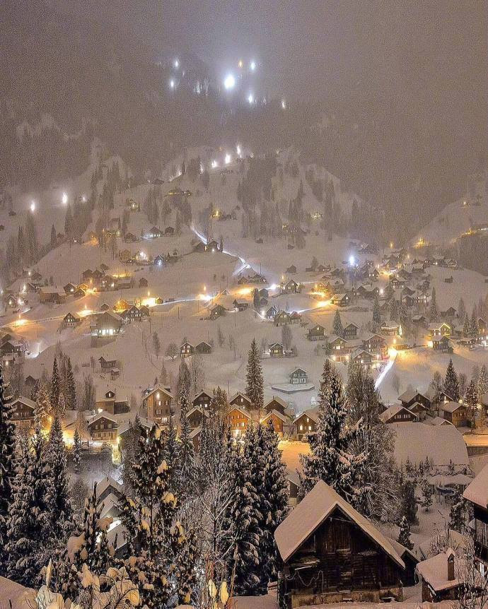 瑞士雪夜，仿佛童话世界一般，美呆了(图3)