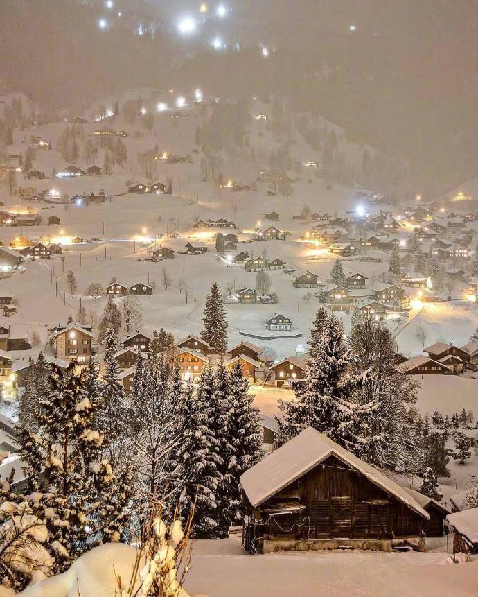 瑞士雪夜，仿佛童话世界一般，美呆了(图7)